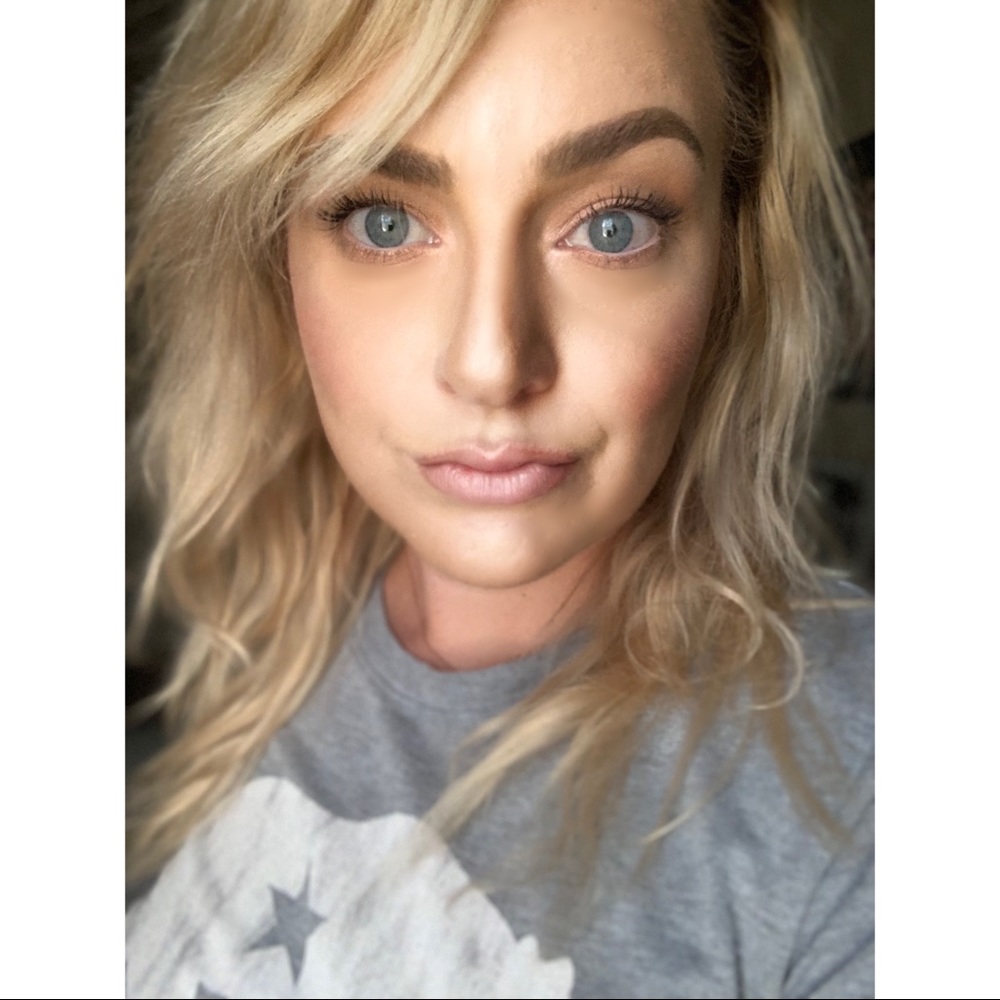 Meet your Posher, Caitlin